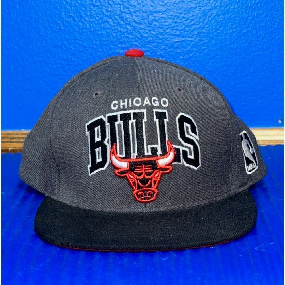 Men’s Mitchell & Ness Chicago Bulls SnapBack Hat Hardwood Classics